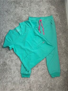 Figs Surgical Green scrub set